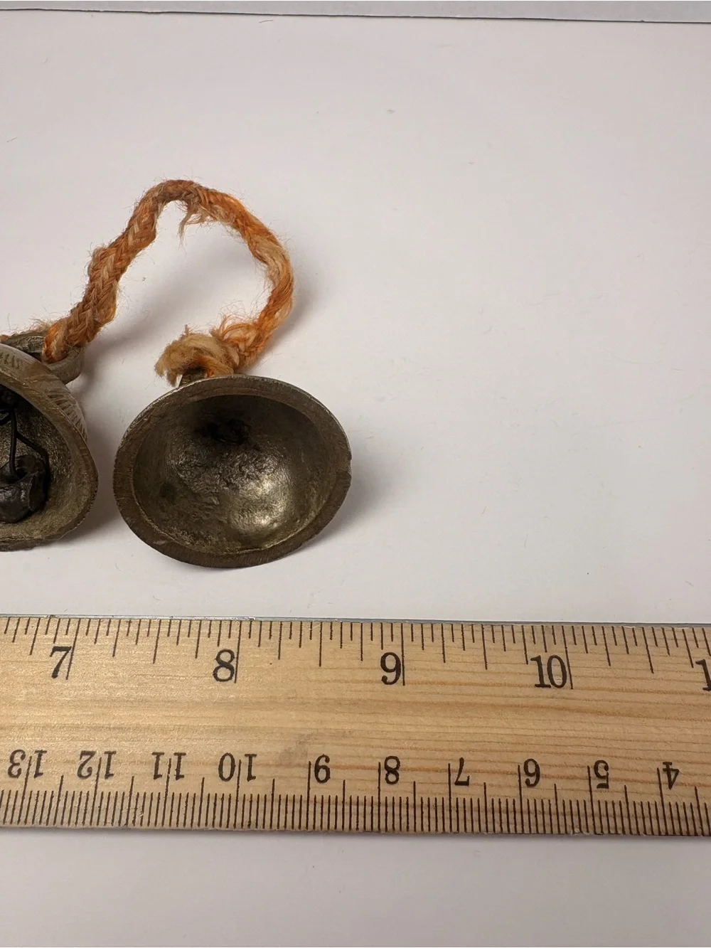 🔔 Vintage Graduated Brass Bells on Rope Garland – Rustic Temple Cow Bells – 24